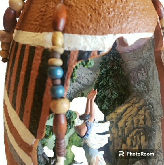 Eagle Spirit Decor Native Indian Clay Vase Mint VTG Ashton Drake 💜 - Picture 11 of 14